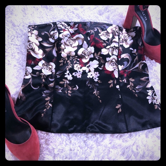 White House Black Market Tops - WHBM- BUSTIER TOP IN A GORGEOUS FLORAL PATTERN